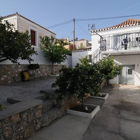 Lovely Quiet House With Garden Spetses Town Bagian luar foto
